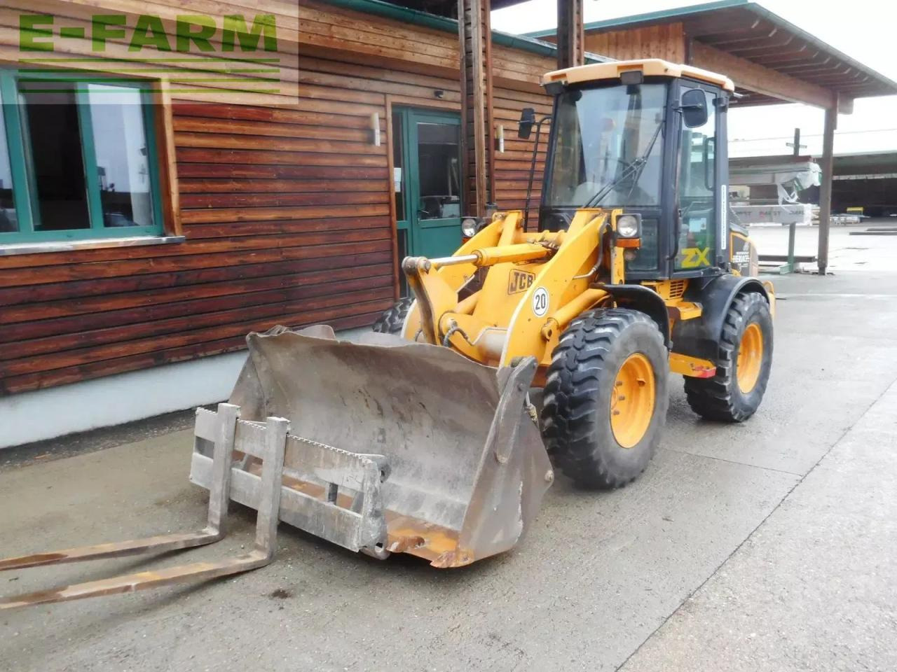 JCB 407 ( 5.400kg ) mit schaufel + gabel - Miniexcavadora: foto 2 JCB 407 ( 5.400kg ) mit schaufel + gabel - Miniexcavadora: foto 2