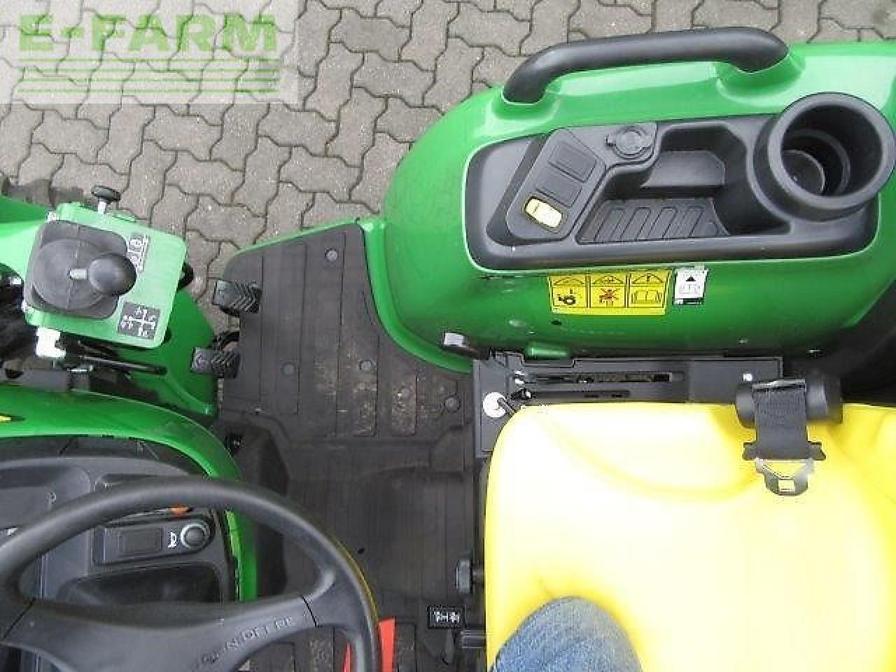 John Deere 3038e 300e - Tractor: foto 2 John Deere 3038e 300e - Tractor: foto 2