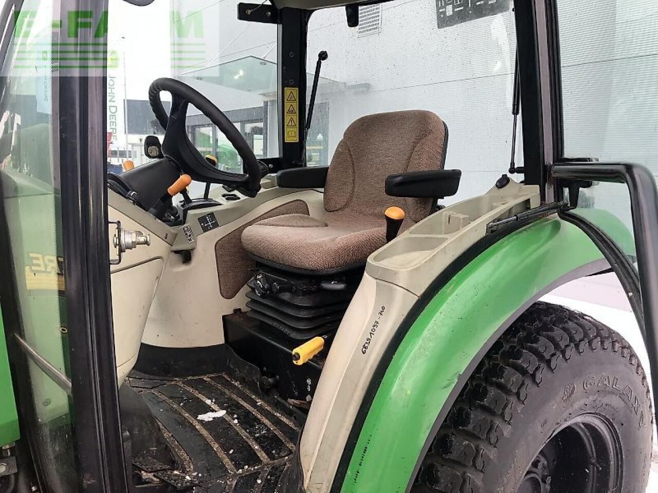 John Deere 3320 - Tractor: foto 5 John Deere 3320 - Tractor: foto 5