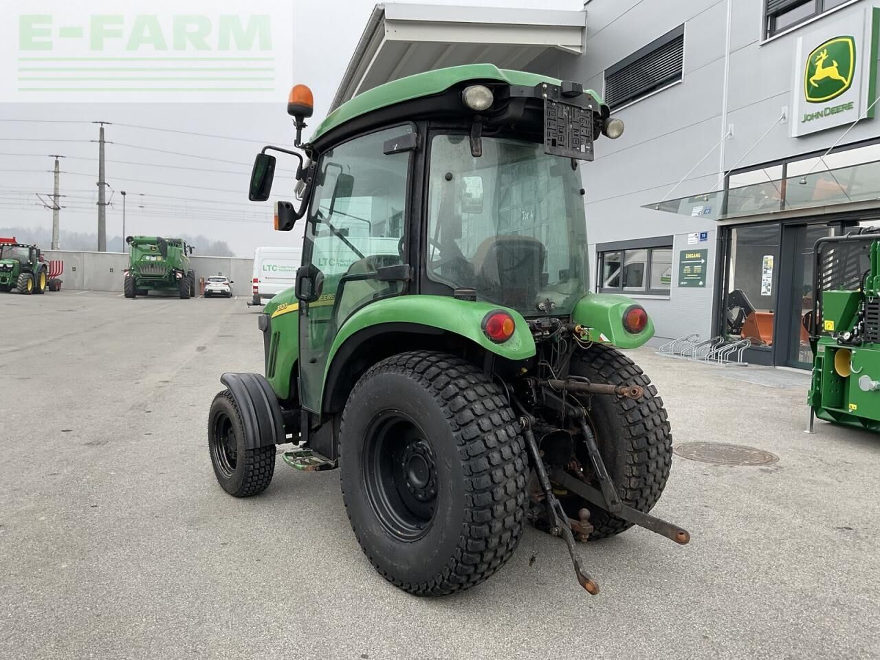 John Deere 3320 - Tractor: foto 4 John Deere 3320 - Tractor: foto 4