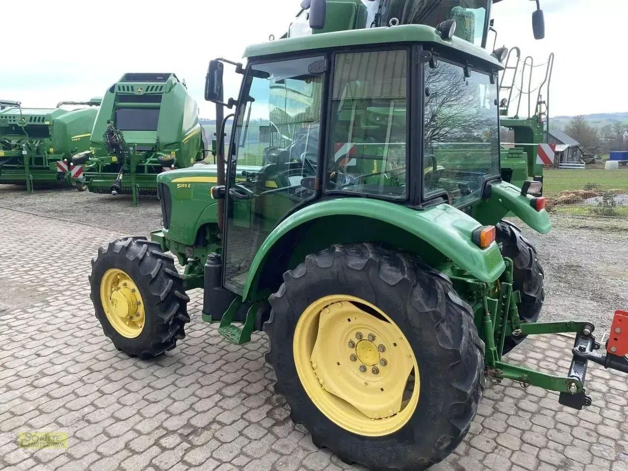 John Deere 5055e - Tractor: foto 5 John Deere 5055e - Tractor: foto 5