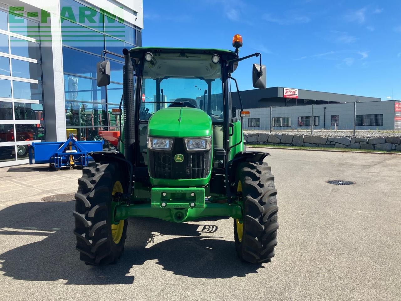 John Deere 5067E - Tractor: foto 2 John Deere 5067E - Tractor: foto 2
