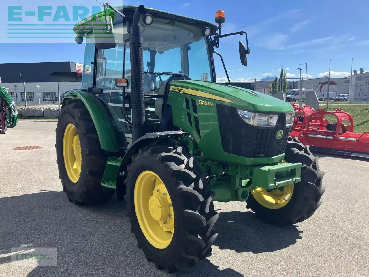 John Deere 5067e - Tractor: foto 2 John Deere 5067e - Tractor: foto 2