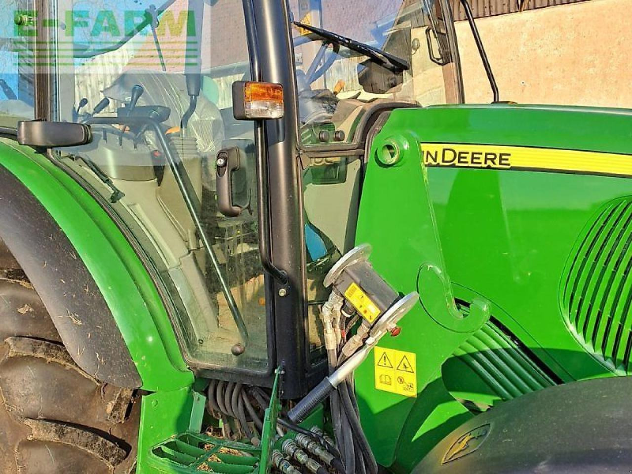 John Deere 5070 m - Tractor: foto 5 John Deere 5070 m - Tractor: foto 5