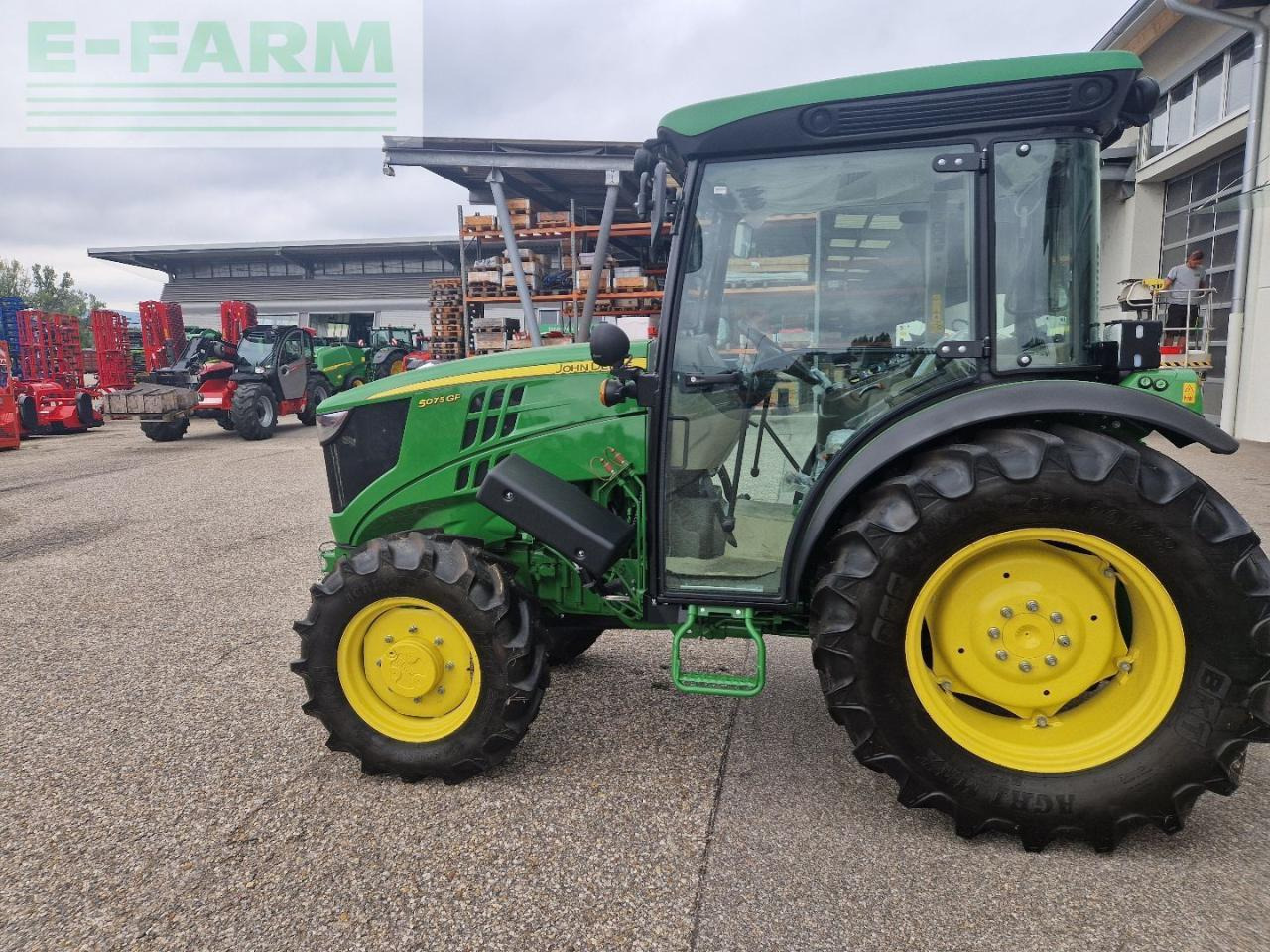 John Deere 5075 GF - Tractor: foto 2 John Deere 5075 GF - Tractor: foto 2