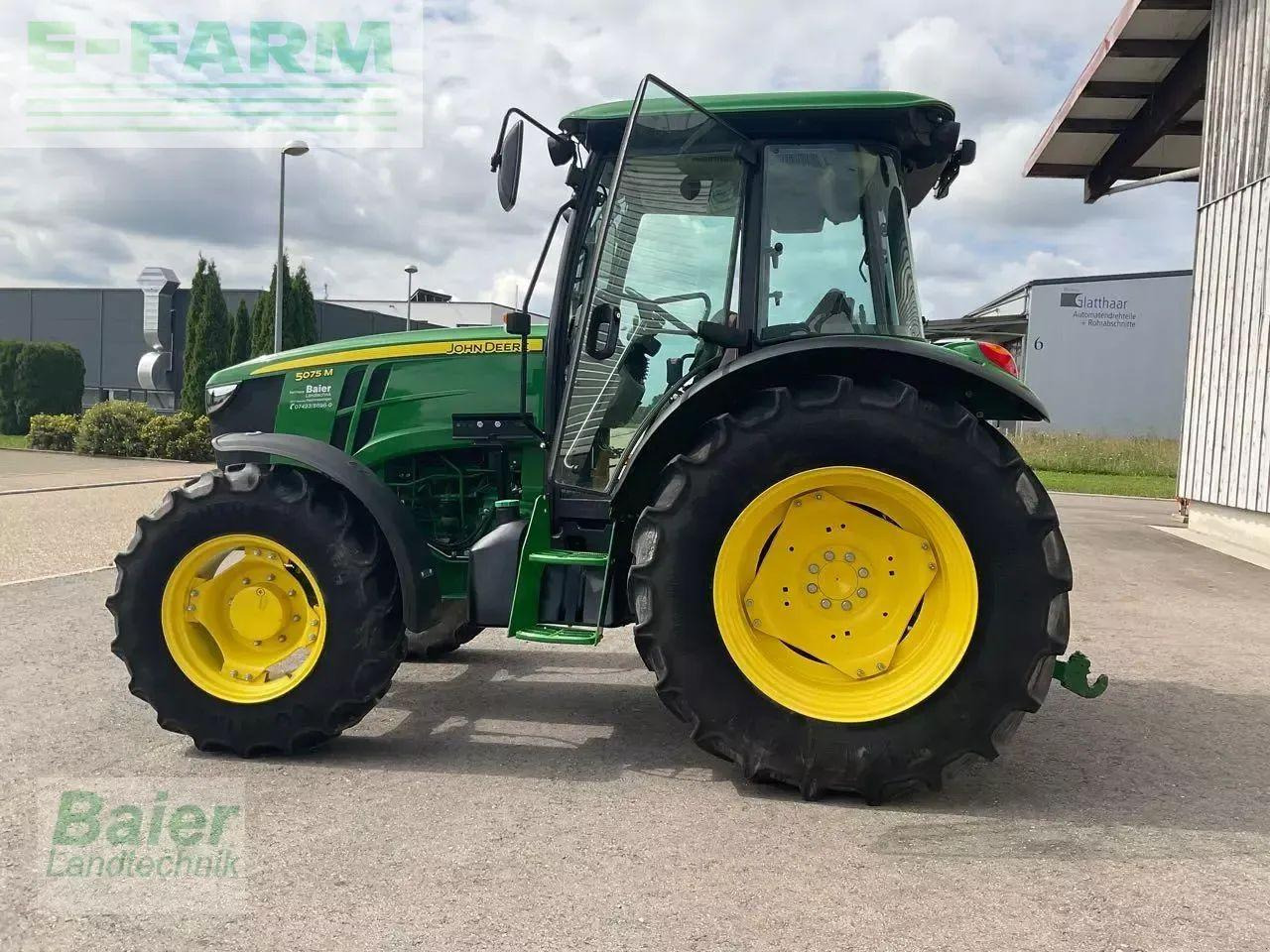 John Deere 5075 m - Tractor: foto 2 John Deere 5075 m - Tractor: foto 2