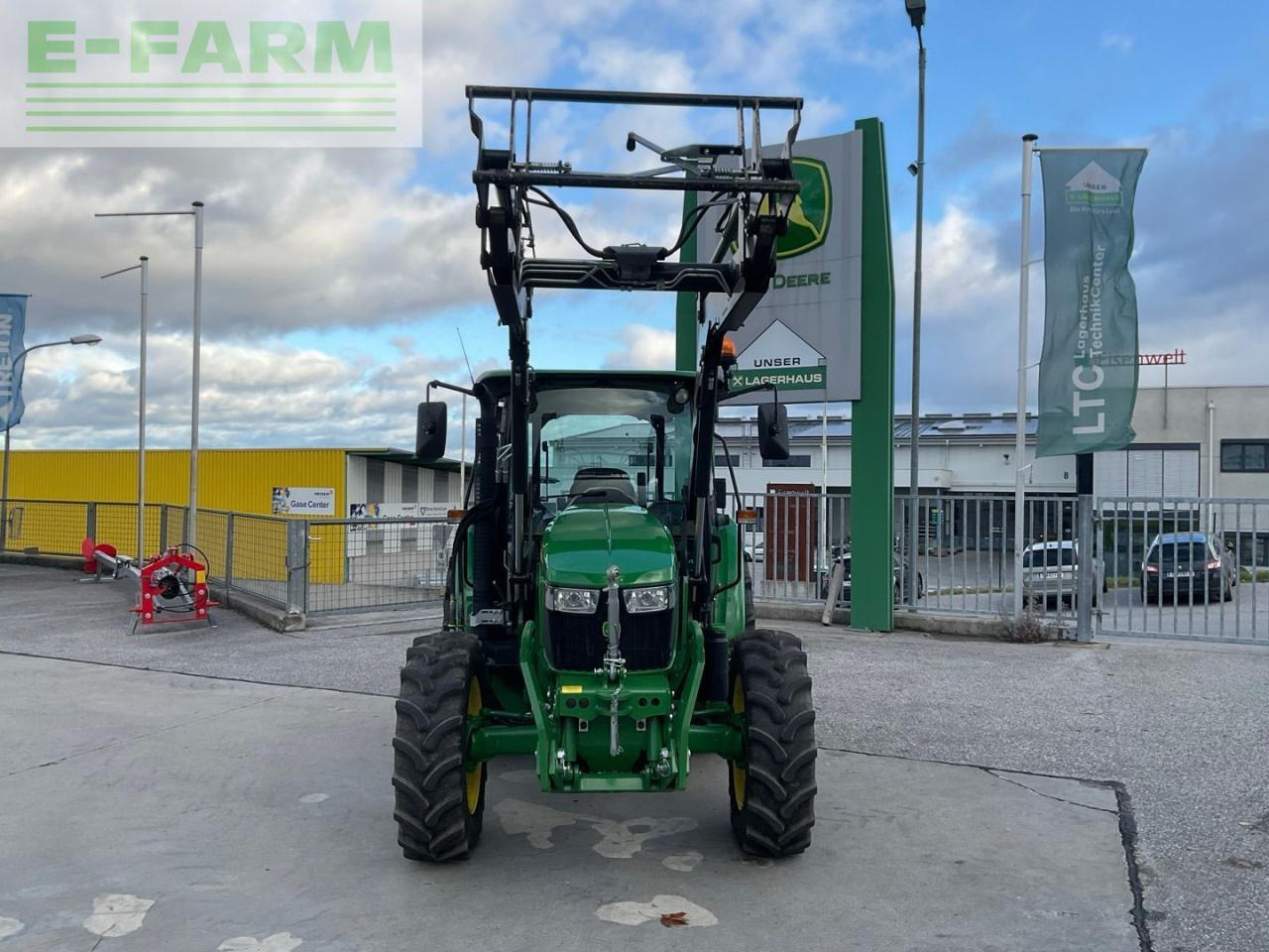 John Deere 5075E - Tractor: foto 3 John Deere 5075E - Tractor: foto 3