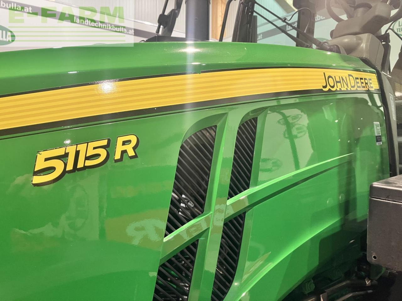 John Deere 5115r - Tractor: foto 5 John Deere 5115r - Tractor: foto 5