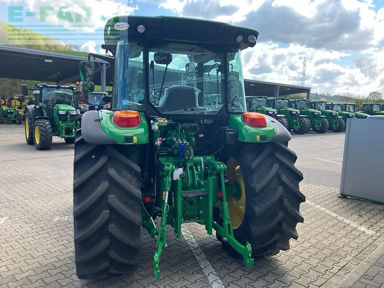 John Deere 5120m - Tractor: foto 5 John Deere 5120m - Tractor: foto 5