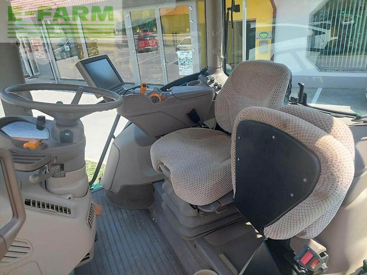 Tractor John Deere 6130r: foto 11