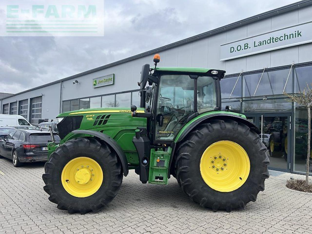 John Deere 6135 r - Tractor: foto 2 John Deere 6135 r - Tractor: foto 2