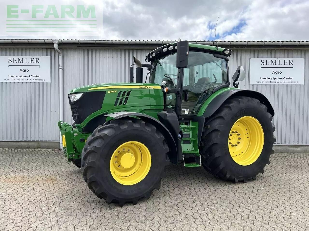 John Deere 6215r - Tractor: foto 1 John Deere 6215r - Tractor: foto 1