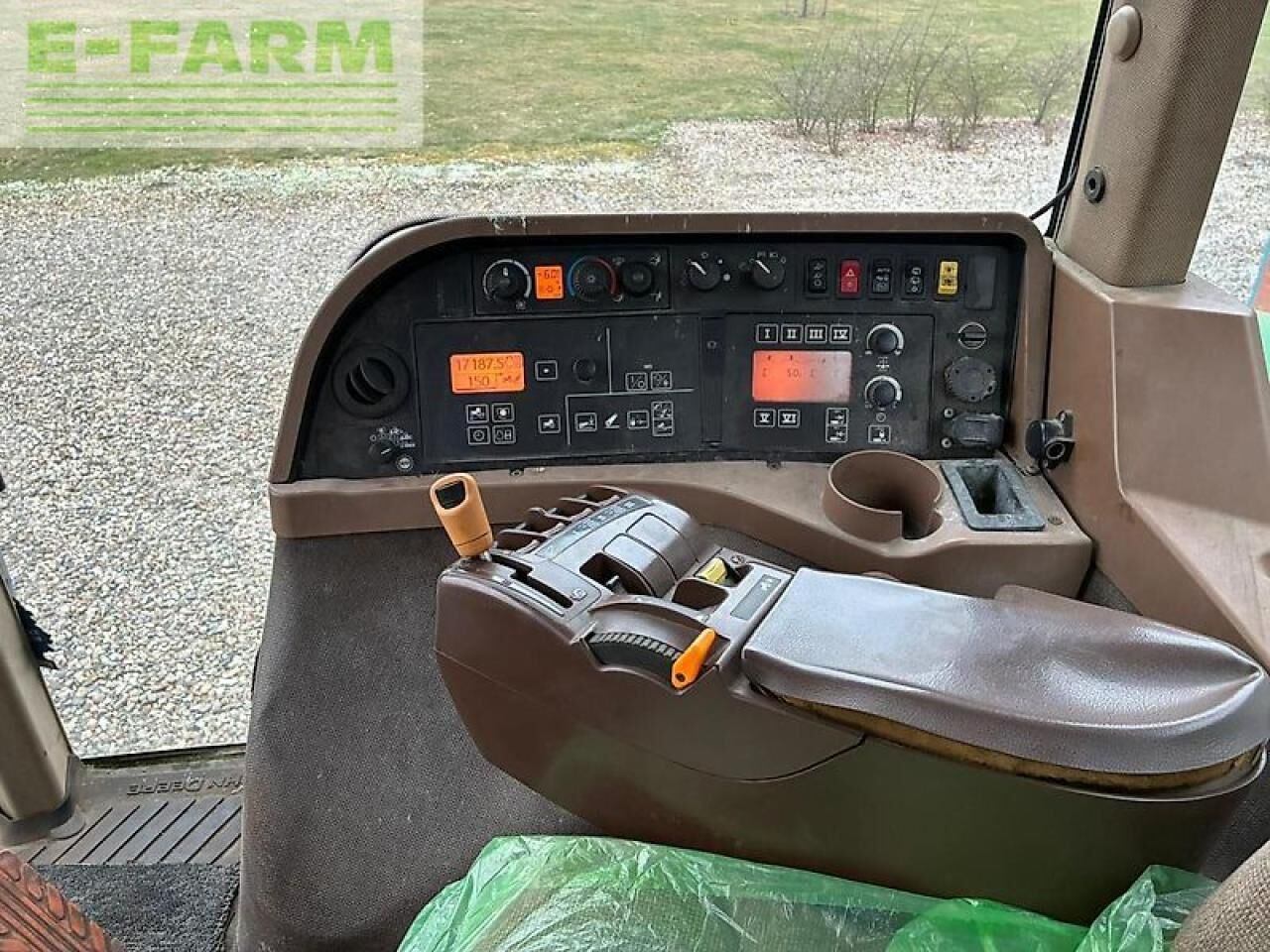 John Deere 8330 - Tractor: foto 4 John Deere 8330 - Tractor: foto 4