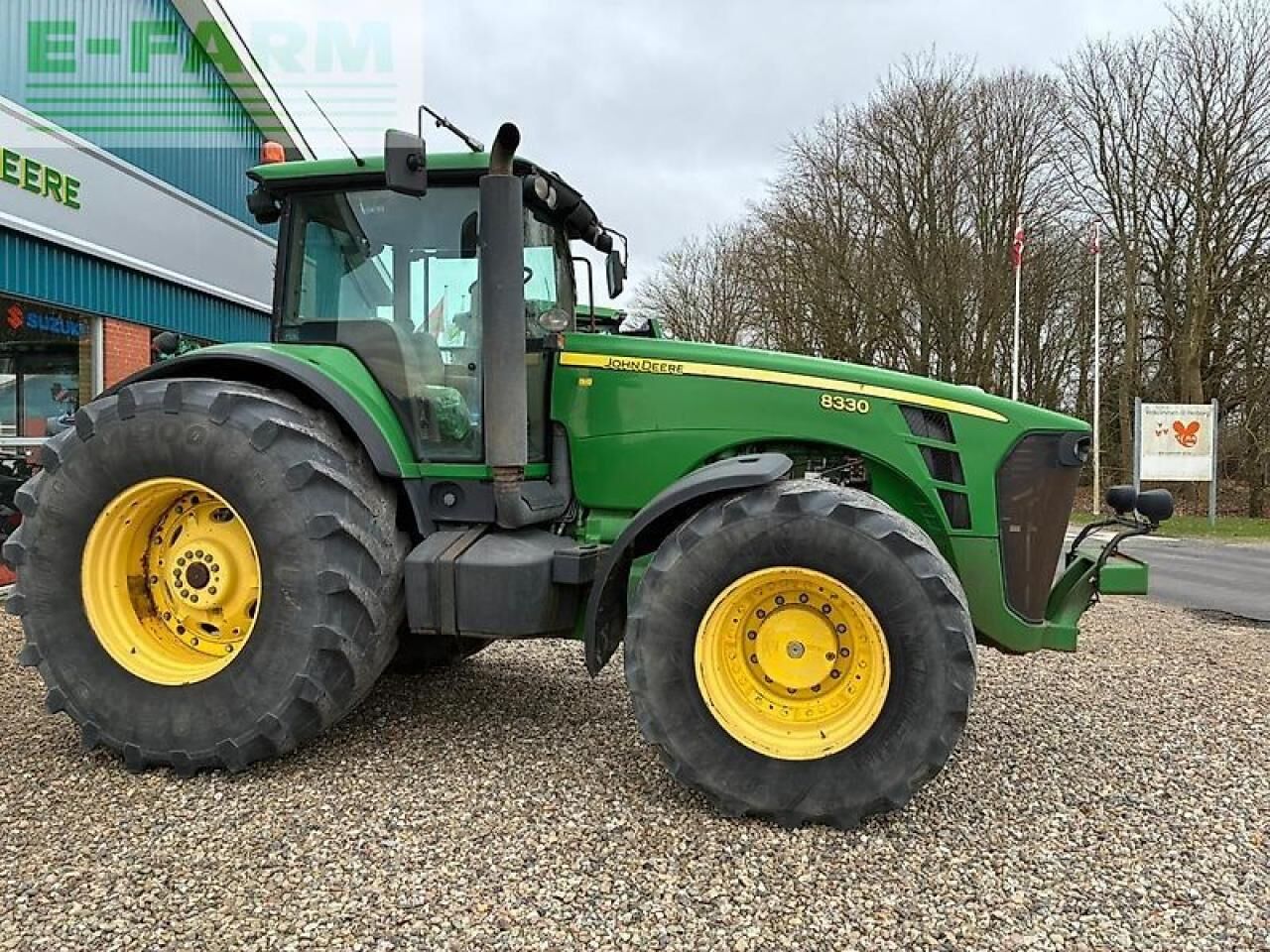 John Deere 8330 - Tractor: foto 3 John Deere 8330 - Tractor: foto 3