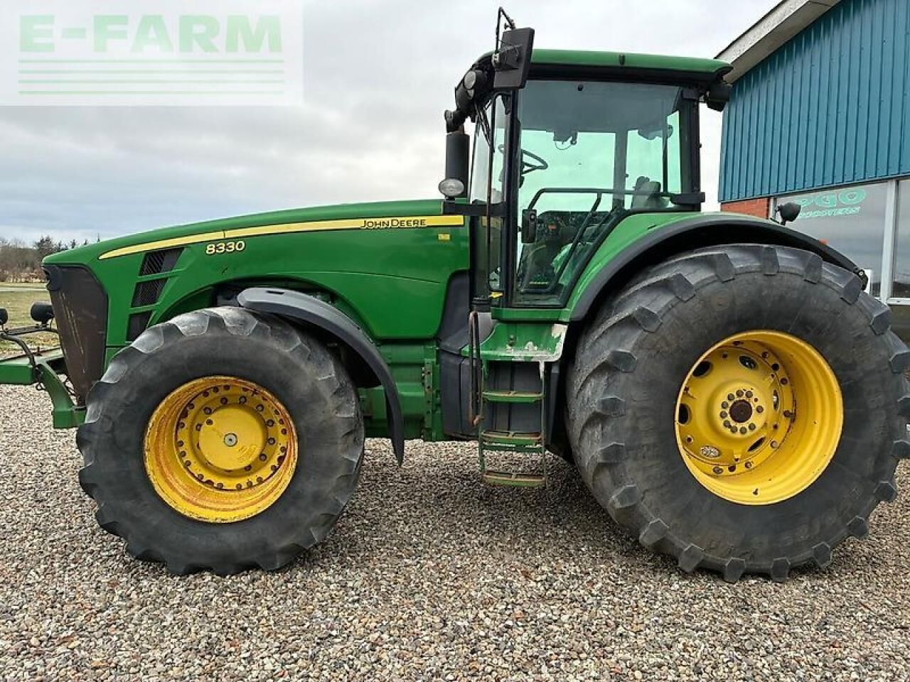 John Deere 8330 - Tractor: foto 1 John Deere 8330 - Tractor: foto 1