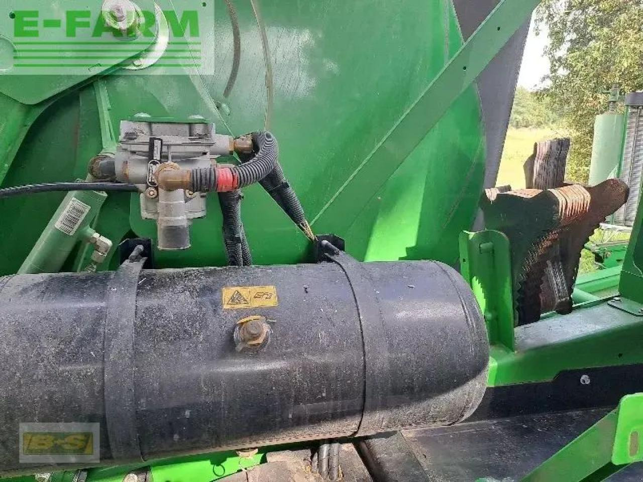 Empacadora de pacas cuadradas John Deere c461r: foto 16 Empacadora de pacas cuadradas John Deere c461r: foto 16