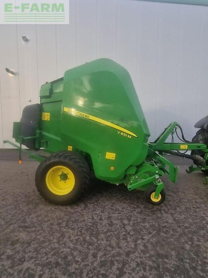John Deere v451m - Empacadora de pacas cuadradas: foto 1 John Deere v451m - Empacadora de pacas cuadradas: foto 1