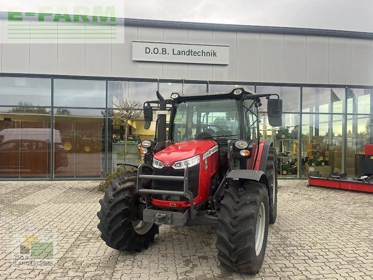 Massey Ferguson 4708 - Tractor: foto 1 Massey Ferguson 4708 - Tractor: foto 1