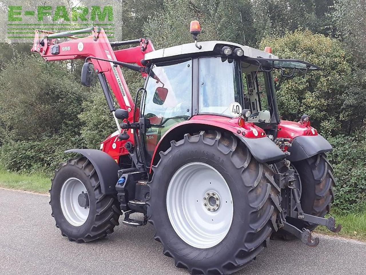 Massey Ferguson 5713 sl - Tractor: foto 3 Massey Ferguson 5713 sl - Tractor: foto 3