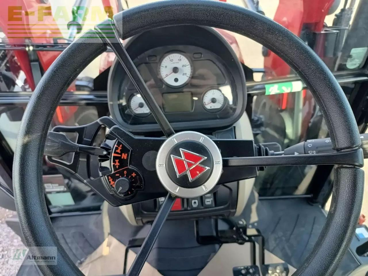 Tractor Massey Ferguson mf 4708 m kabine: foto 9 Tractor Massey Ferguson mf 4708 m kabine: foto 9