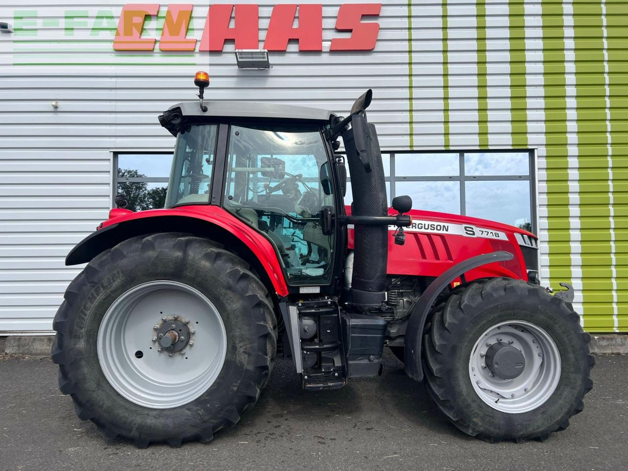 Massey Ferguson mf 7718s efficent Efficient - Tractor: foto 2 Massey Ferguson mf 7718s efficent Efficient - Tractor: foto 2