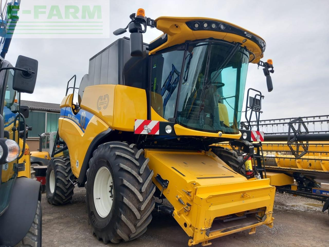 New Holland CH 7.70 - Cosechadora de granos: foto 1 New Holland CH 7.70 - Cosechadora de granos: foto 1