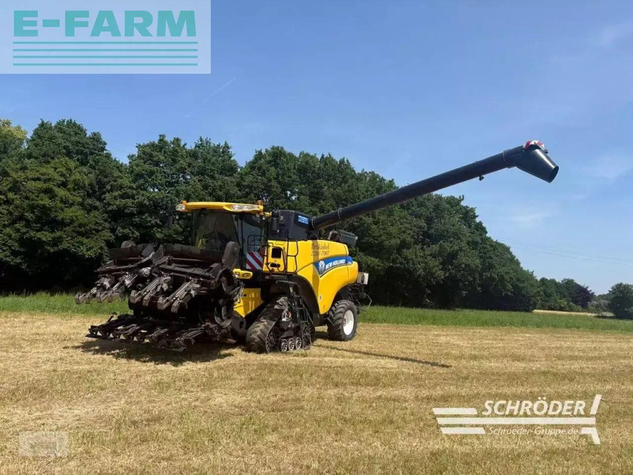 New Holland cr 8080 + schneidwerk + maispflücker - Cosechadora de granos: foto 2 New Holland cr 8080 + schneidwerk + maispflücker - Cosechadora de granos: foto 2