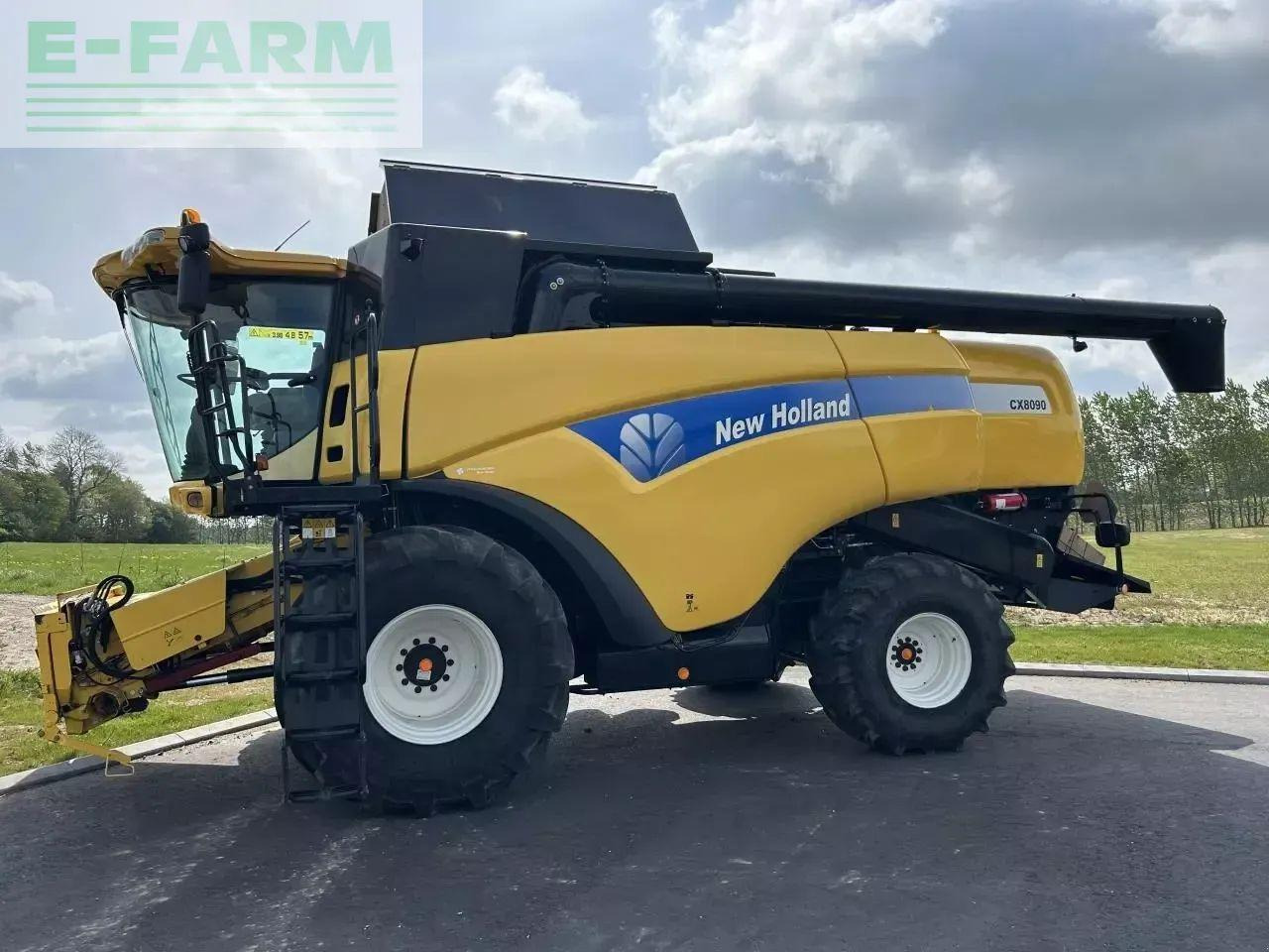 New Holland cx 8090 - Cosechadora de granos: foto 1 New Holland cx 8090 - Cosechadora de granos: foto 1