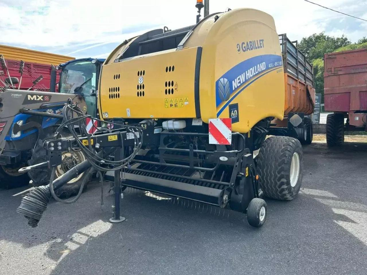 New Holland roll-belt180 - Empacadora de pacas cuadradas: foto 1 New Holland roll-belt180 - Empacadora de pacas cuadradas: foto 1