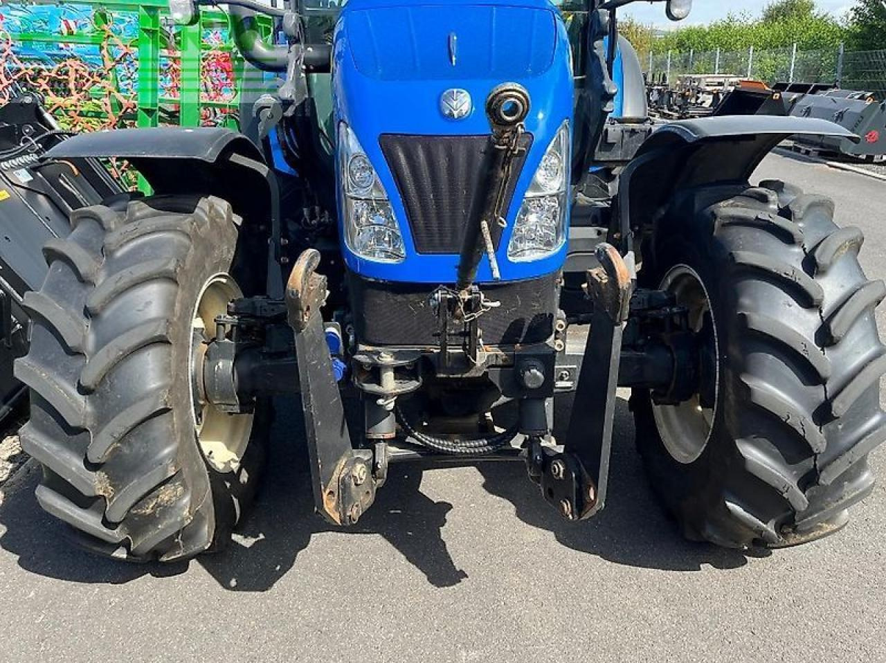 New Holland t 5.100 dc - Tractor: foto 4 New Holland t 5.100 dc - Tractor: foto 4