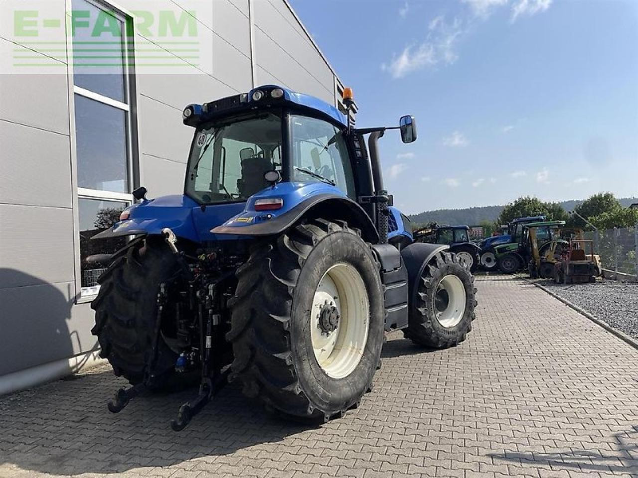 New Holland t 8.390 - Tractor: foto 4 New Holland t 8.390 - Tractor: foto 4