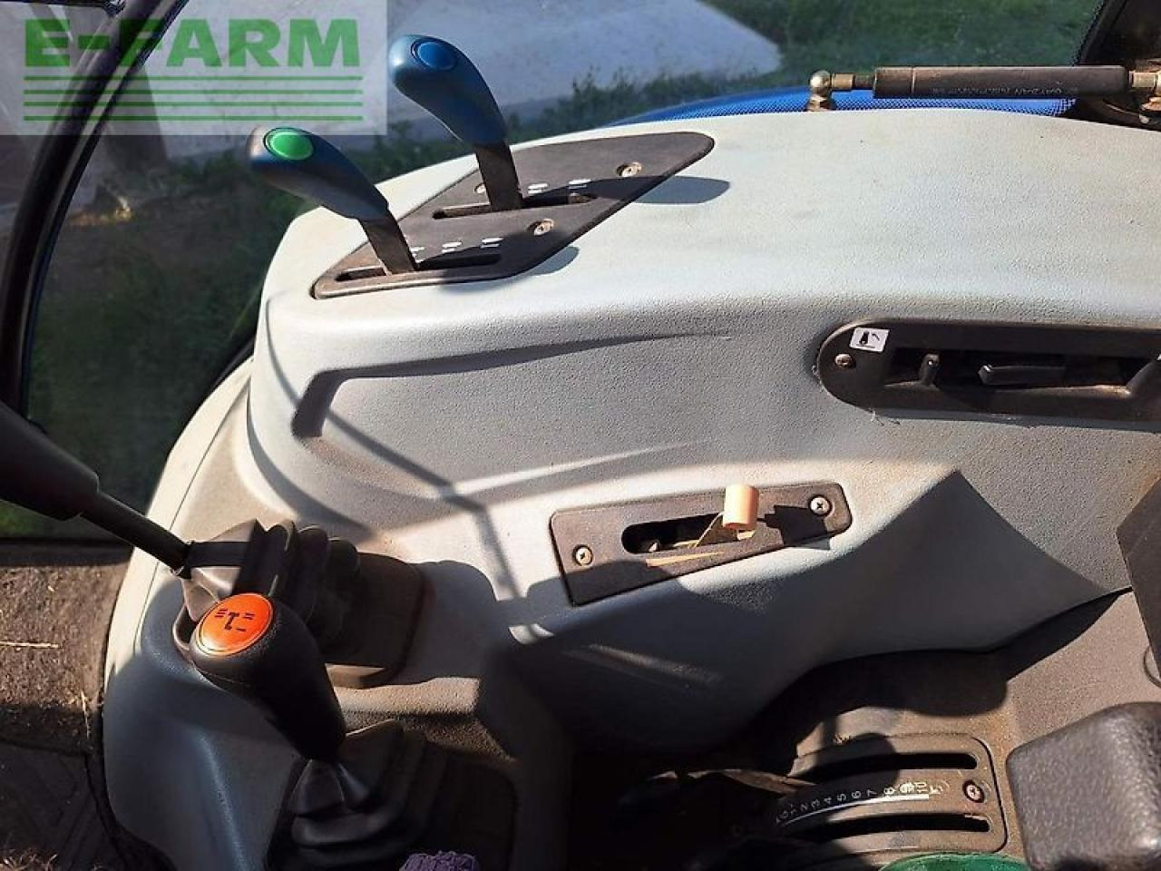 New Holland t4.75s S - Tractor: foto 5 New Holland t4.75s S - Tractor: foto 5