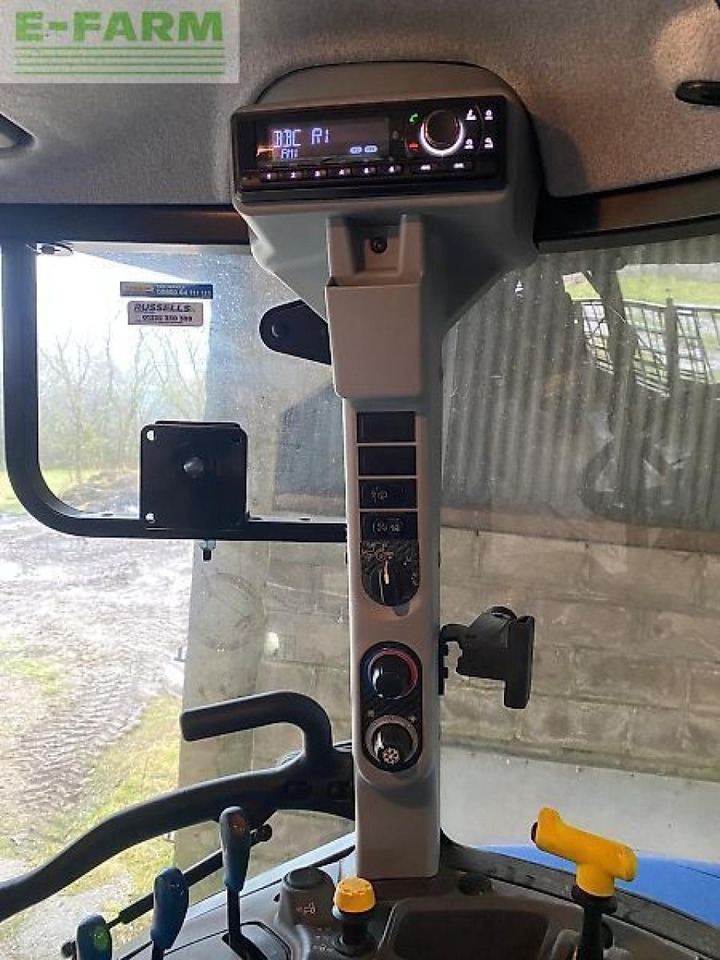 Tractor New Holland t5.120: foto 10