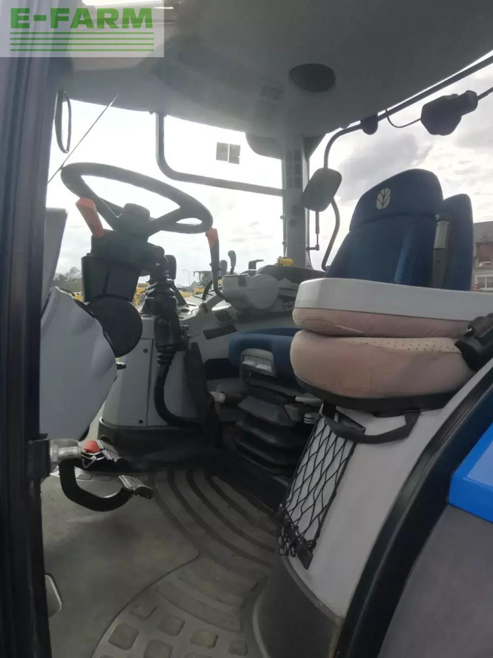 New Holland t6.125 electrocommand t4b - Tractor: foto 5 New Holland t6.125 electrocommand t4b - Tractor: foto 5