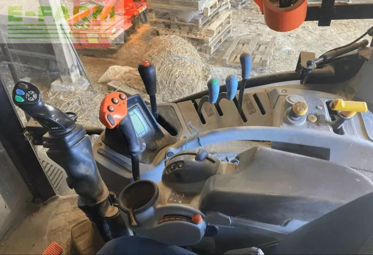 New Holland t6.125 electrocommand t4b - Tractor: foto 4 New Holland t6.125 electrocommand t4b - Tractor: foto 4