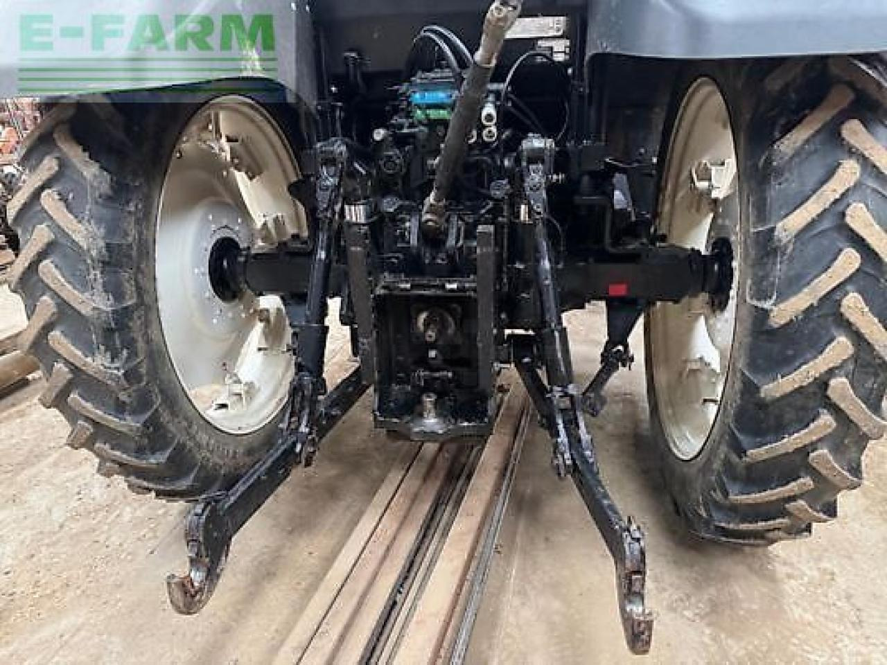 New Holland t6030 - Tractor: foto 5 New Holland t6030 - Tractor: foto 5