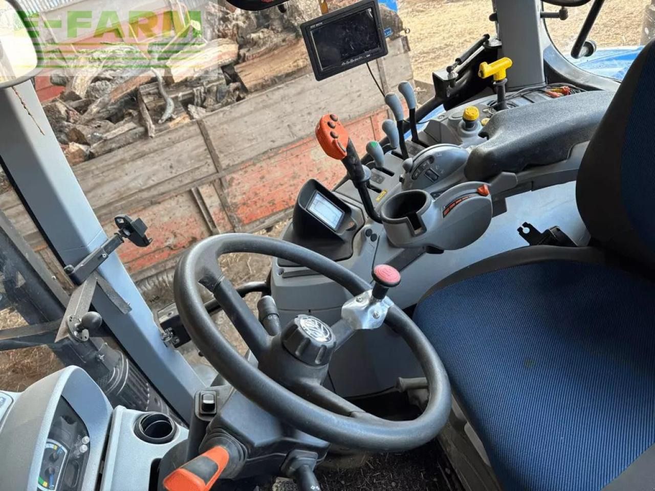 New Holland t7.230 pc s5 - Tractor: foto 3 New Holland t7.230 pc s5 - Tractor: foto 3