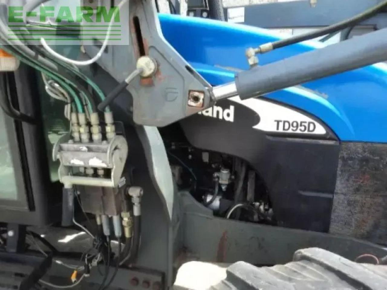 New Holland td 95 d D - Tractor: foto 5 New Holland td 95 d D - Tractor: foto 5
