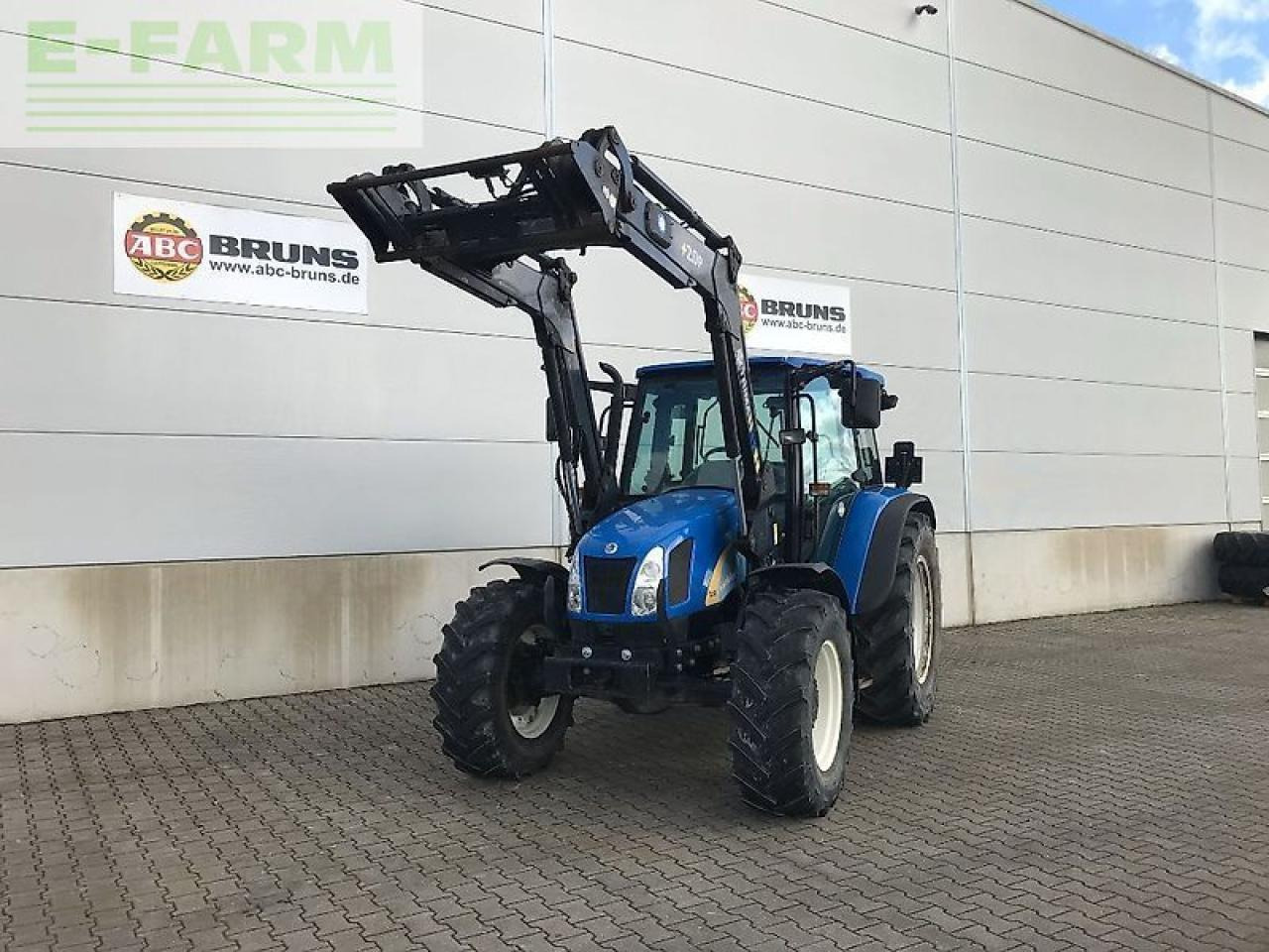 New Holland tl 90 a dt A - Tractor: foto 1 New Holland tl 90 a dt A - Tractor: foto 1