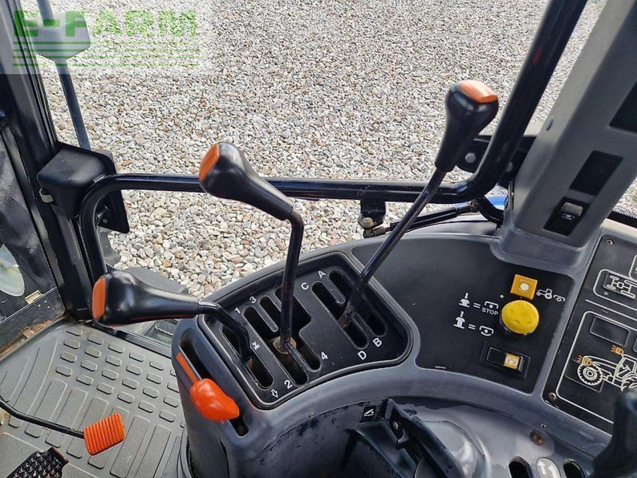 New Holland tm 120 - Tractor: foto 5 New Holland tm 120 - Tractor: foto 5