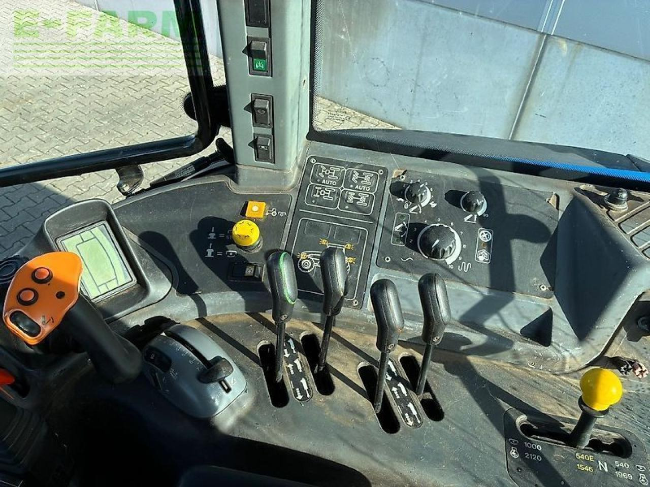 Tractor New Holland tm 140: foto 8