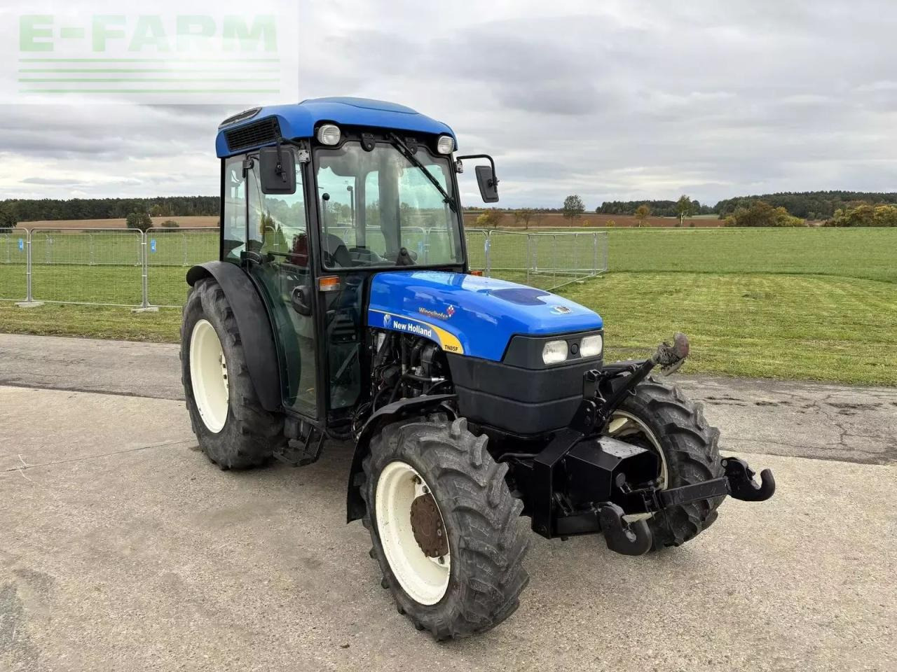 New Holland tn 85 fa dt supersteer - Tractor: foto 4 New Holland tn 85 fa dt supersteer - Tractor: foto 4