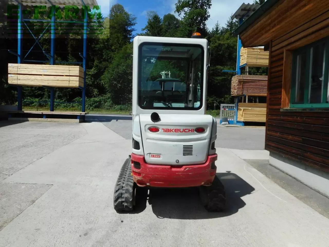 Takeuchi tb 225 mit powertilt + 3 löffel ( 2.400 kg ) - Miniexcavadora: foto 3 Takeuchi tb 225 mit powertilt + 3 löffel ( 2.400 kg ) - Miniexcavadora: foto 3