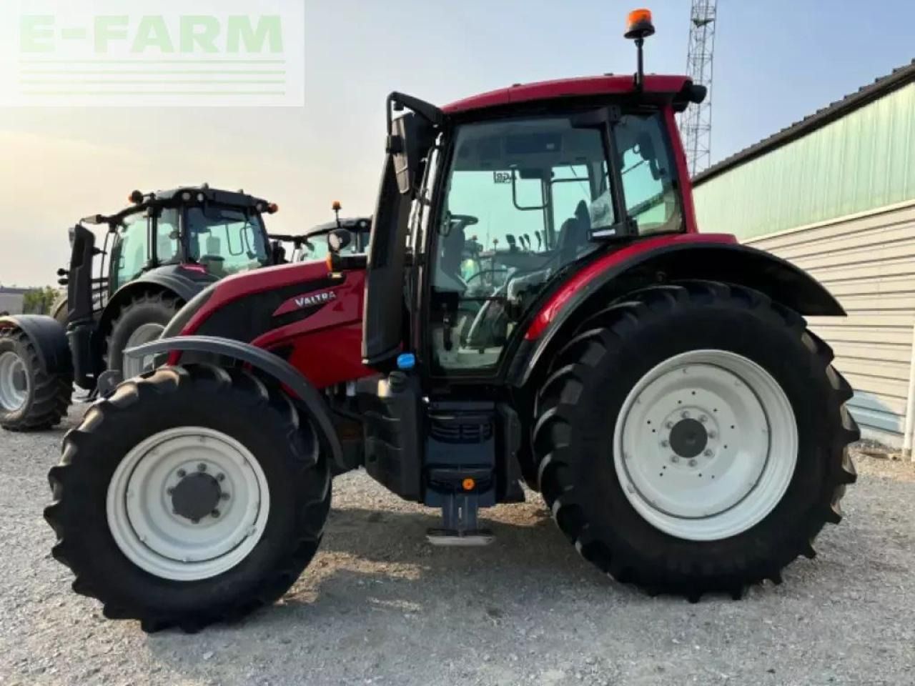 Valtra n135h - Tractor: foto 1 Valtra n135h - Tractor: foto 1