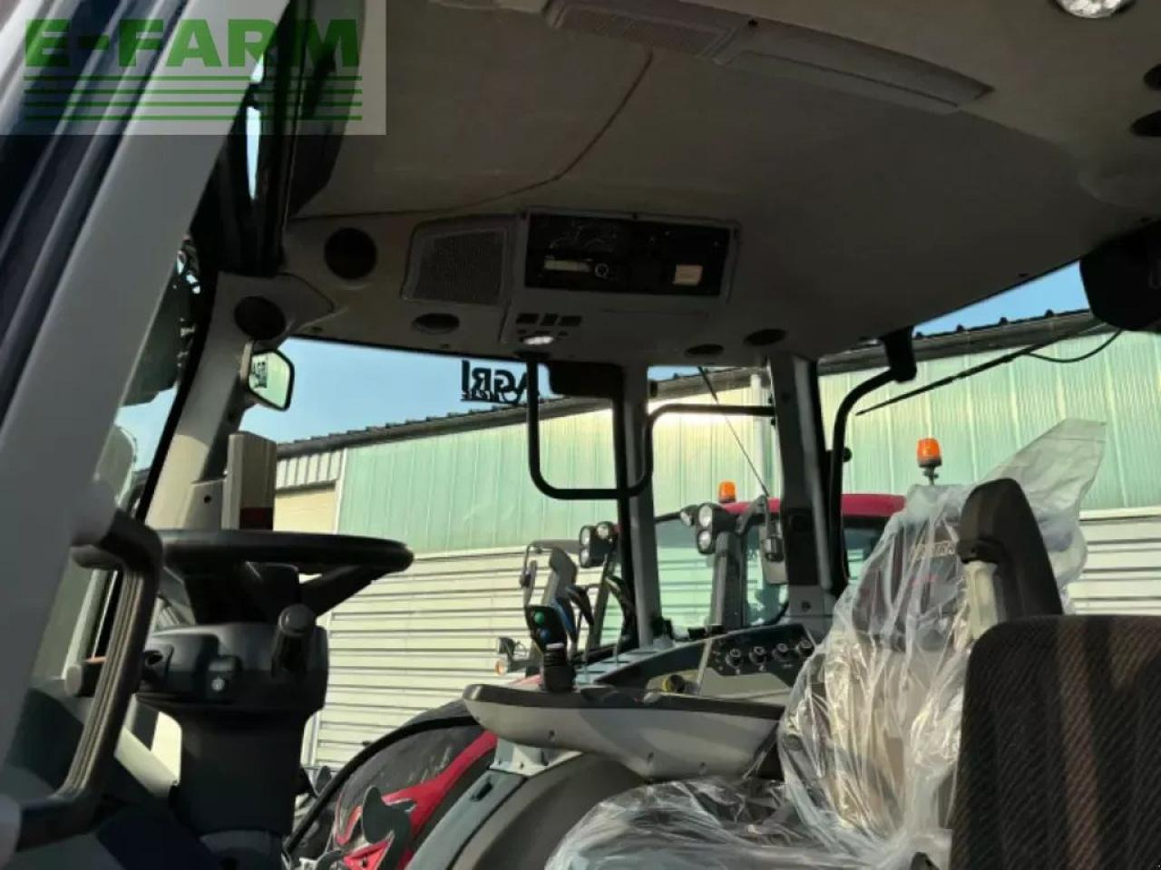 Tractor Valtra n135h: foto 8