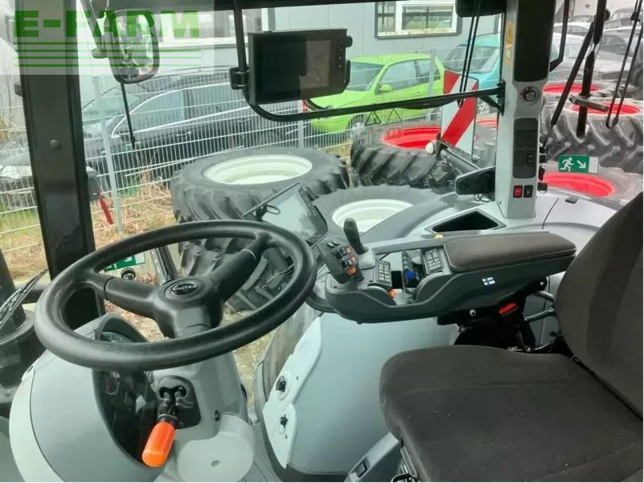 Valtra s324 smarttouch mr19 - Tractor: foto 4 Valtra s324 smarttouch mr19 - Tractor: foto 4
