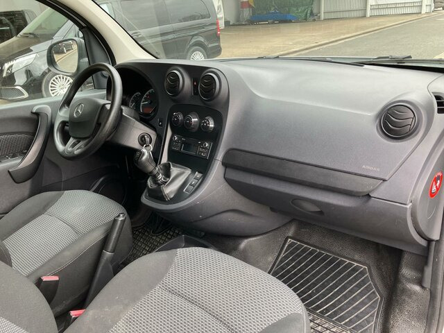 MERCEDES-BENZ Citan 111 Tourer,Klima,Heckflügeltüren,PTS - Furgoneta de pasajeros: foto 4 MERCEDES-BENZ Citan 111 Tourer,Klima,Heckflügeltüren,PTS - Furgoneta de pasajeros: foto 4