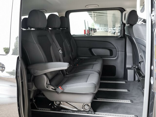 MERCEDES-BENZ EQV 300 Extralang,8Sitze,2xelektr.Schiebetür,LED - Furgoneta de pasajeros, Furgoneta eléctrica: foto 5 MERCEDES-BENZ EQV 300 Extralang,8Sitze,2xelektr.Schiebetür,LED - Furgoneta de pasajeros, Furgoneta eléctrica: foto 5