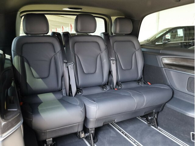 MERCEDES-BENZ EQV 300 Extralang,Avantgarde,8Sitze,2xelektr.Tür - Furgoneta de pasajeros, Furgoneta eléctrica: foto 4 MERCEDES-BENZ EQV 300 Extralang,Avantgarde,8Sitze,2xelektr.Tür - Furgoneta de pasajeros, Furgoneta eléctrica: foto 4