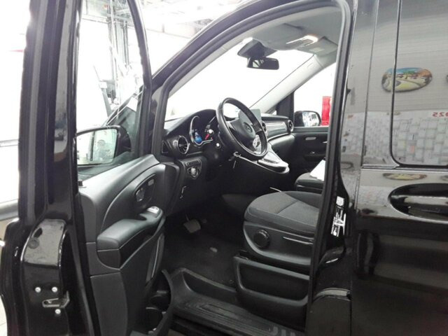 MERCEDES-BENZ EQV 300 lang,7Sitze,2xKlima,2Schiebetür el.,LED - Minibús, Autobús eléctrico: foto 2 MERCEDES-BENZ EQV 300 lang,7Sitze,2xKlima,2Schiebetür el.,LED - Minibús, Autobús eléctrico: foto 2